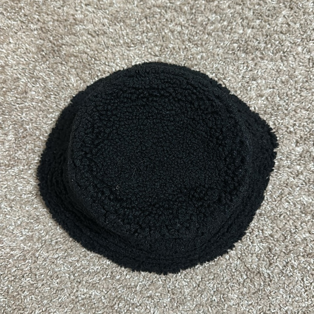 UGG - Picture 2 of 6